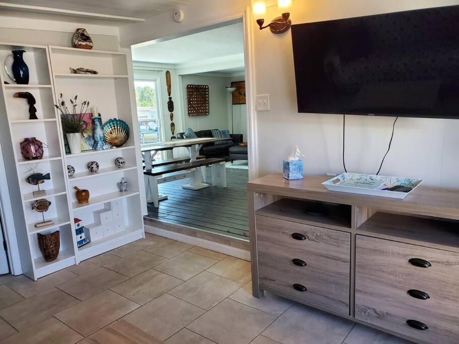 3 Bed, 2 Bath, Waterfront, Dock, Large Driveway Villa ทาวาเรส ภายนอก รูปภาพ