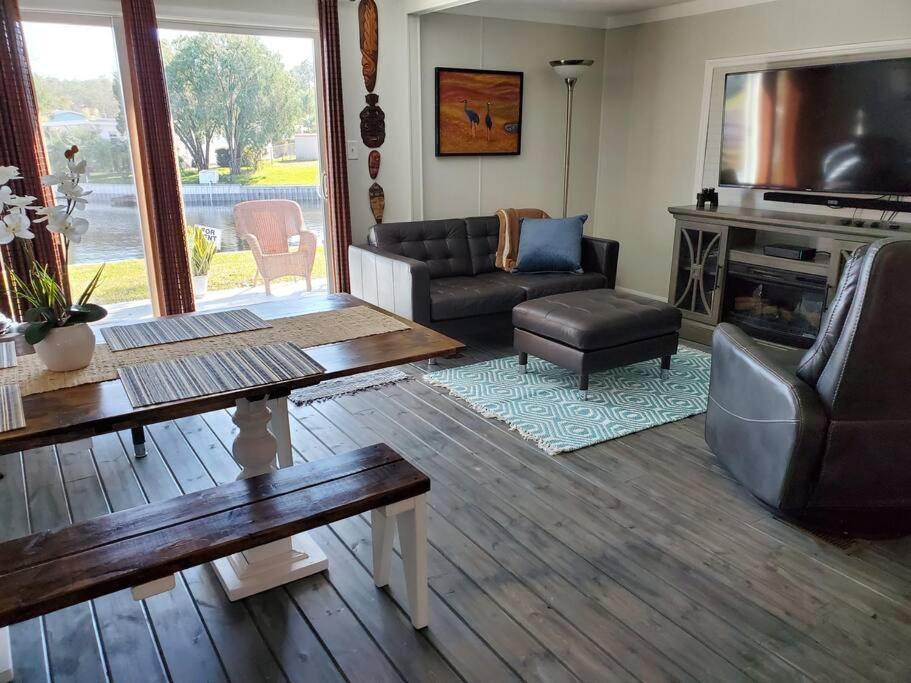 3 Bed, 2 Bath, Waterfront, Dock, Large Driveway Villa ทาวาเรส ภายนอก รูปภาพ