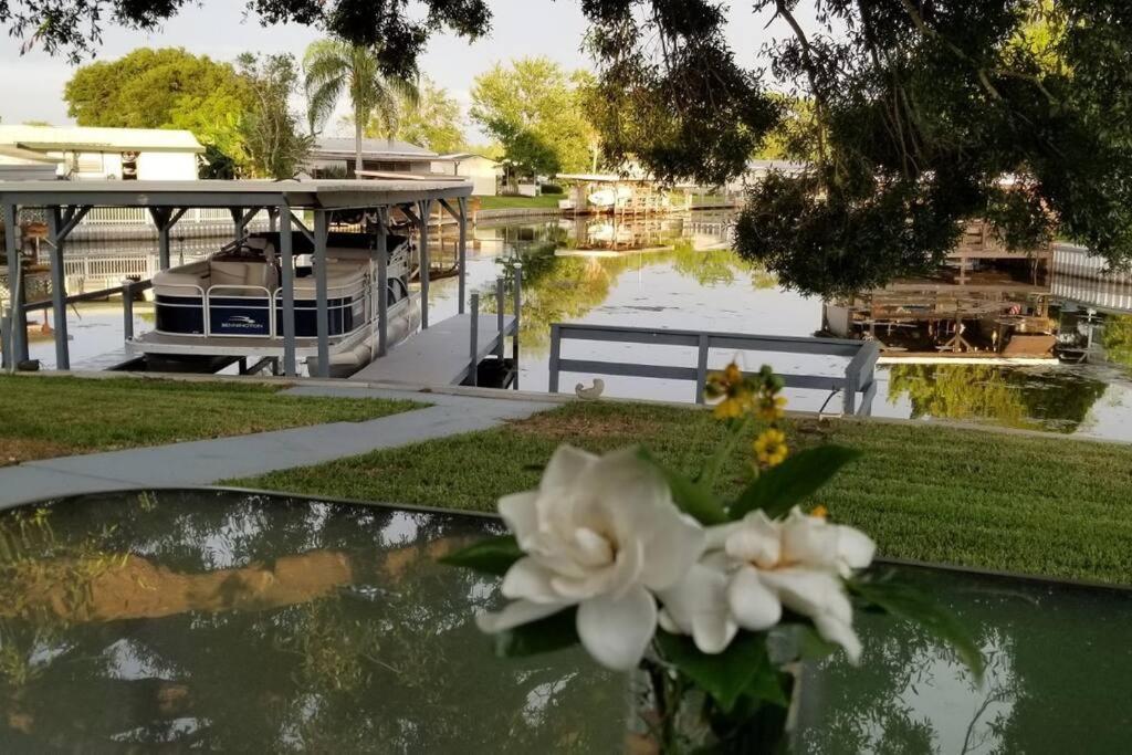 3 Bed, 2 Bath, Waterfront, Dock, Large Driveway Villa ทาวาเรส ภายนอก รูปภาพ