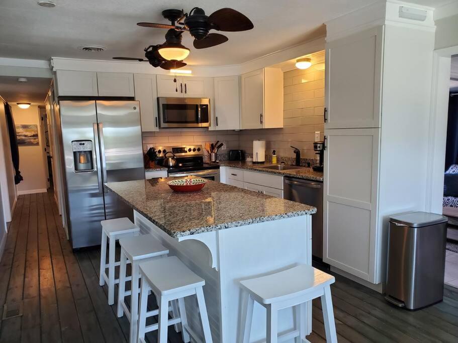 3 Bed, 2 Bath, Waterfront, Dock, Large Driveway Villa ทาวาเรส ภายนอก รูปภาพ